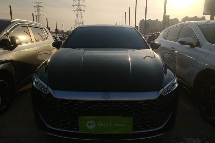 比亚迪 秦PLUS 2024款 荣耀版 DM-i 120KM领先型车身外观2