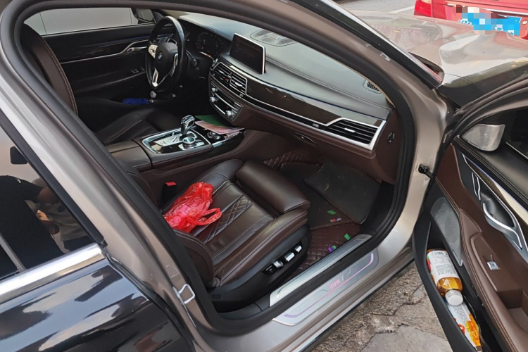 宝马7系 2019款 730Li 豪华套装局部细节9005