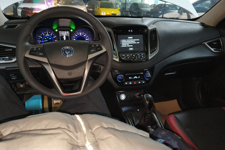 长安 逸动 2016款 XT 1.6L 手动俊酷型中控内饰12