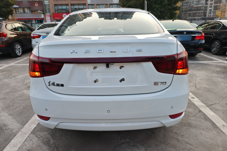 东风风神E70 2021款 500 超享版车身外观6