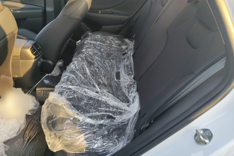 现代 伊兰特 2023款 1.5L CVT GLX精英版中控内饰7004