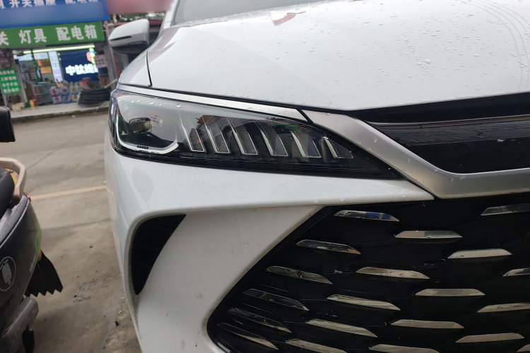 比亚迪 秦PLUS 2025款 DM-i 智驾版 55KM领先型车身外观8