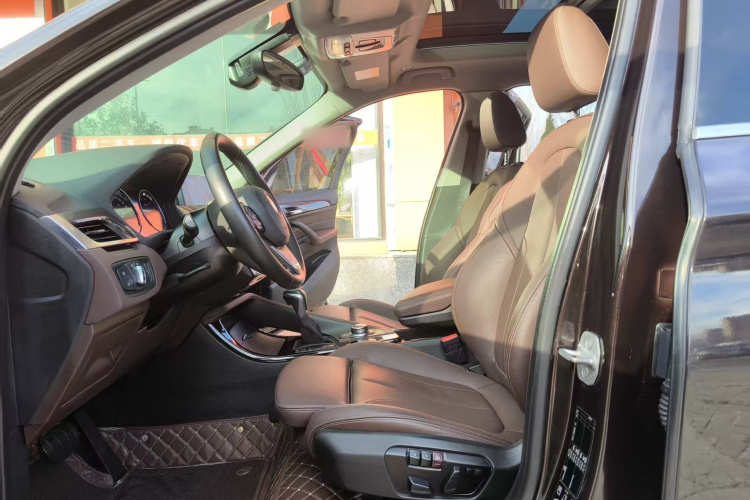 宝马X1 2018款 xDrive20Li 尊享型中控内饰7001