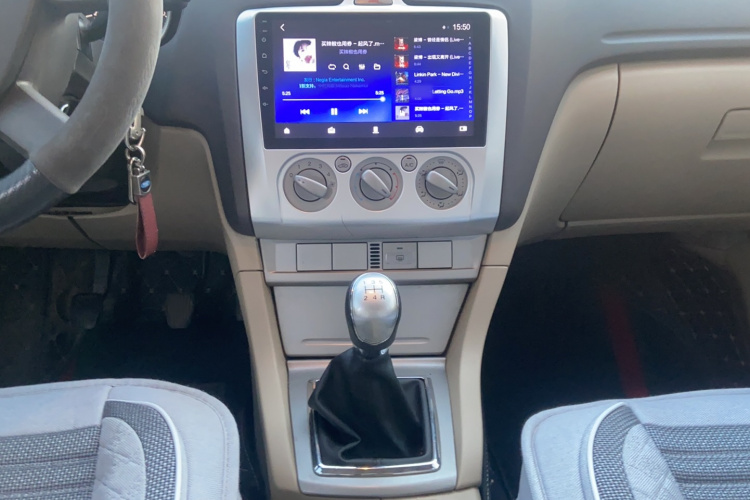 福特 福克斯 2013款 三厢经典 1.8L 手动基本型局部细节16