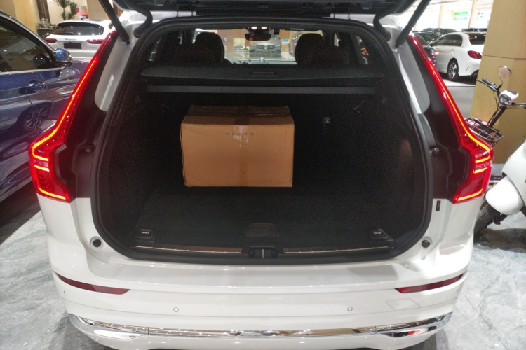 沃尔沃XC60新能源 2023款 T8 插电混动 长续航四驱智远豪华版机舱底盘23