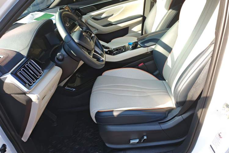 比亚迪 宋PLUS新能源 2023款 冠军版 DM-i 110KM 旗舰PLUS局部细节19