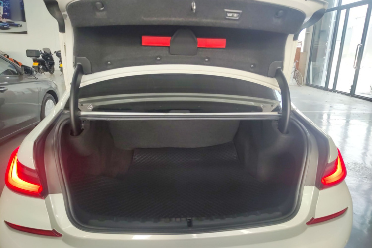 宝马3系 2022款 325Li M运动曜夜套装机舱底盘23