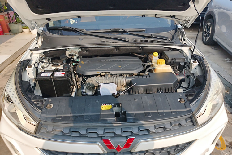 五菱汽车 五菱宏光S3 2018款 1.5L 手动豪华型 国V机舱底盘24