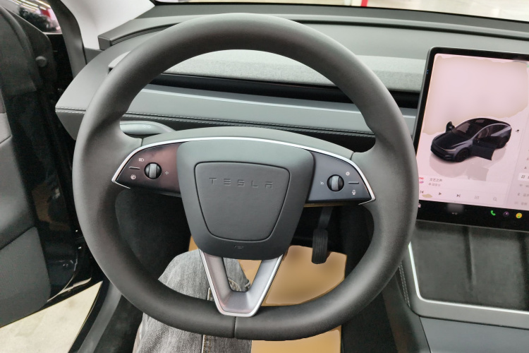 特斯拉 Model Y 2025款 后轮驱动版中控内饰13