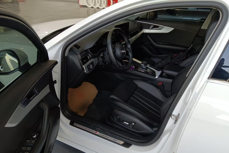 奥迪A4L 2024款 40 TFSI 时尚动感型中控内饰20