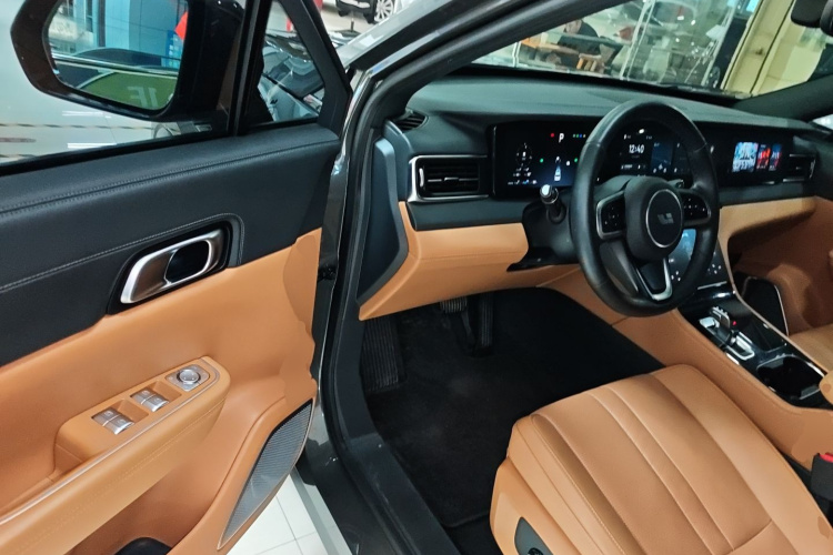 理想汽车 理想ONE 2020款 增程6座版中控内饰20