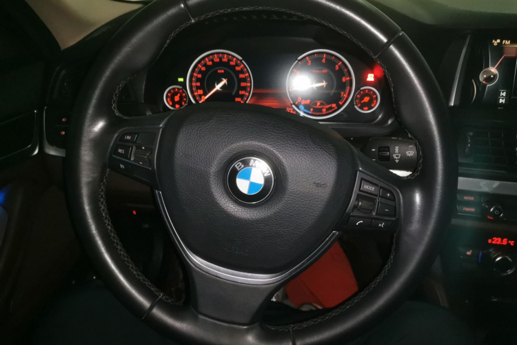 宝马5系 2014款 525Li 豪华设计套装中控内饰13