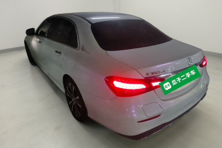 奔驰E级新能源 2021款 E 350 e L 插电式混合动力运动轿车车身外观5