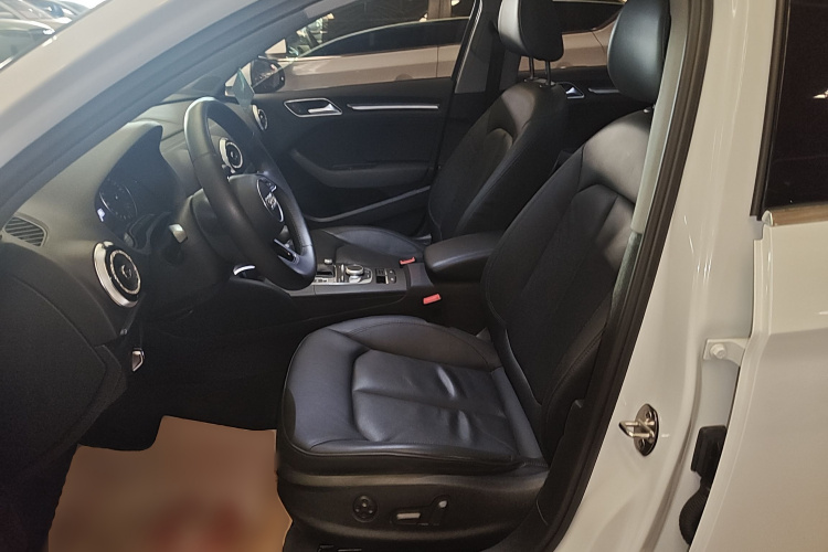 奥迪A3 2019款 Limousine 35 TFSI 风尚型 国VI中控内饰19