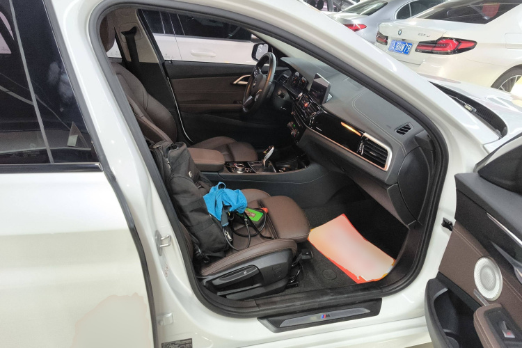 宝马1系 2021款 120i M运动曜夜版中控内饰41