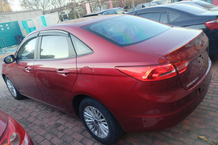 福特 福睿斯 2015款 1.5L 手动舒适型车身外观4