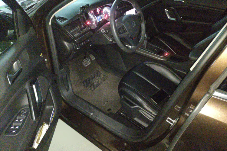 标致408 2016款 1.6T 自动豪华版中控内饰20