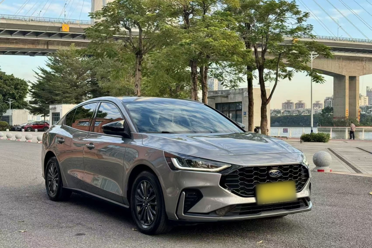 福特 福克斯 2022款 三厢 EcoBoost 180 自动竞速版车身外观6007