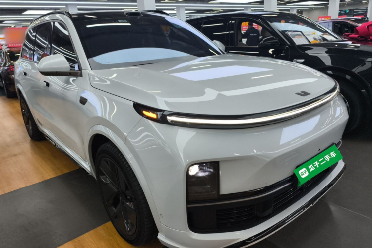 理想汽车 理想L9 2025款 Ultra 智能焕新版车身外观3