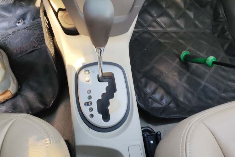 丰田 威驰 2011款 1.6L GL-i 天窗版 AT局部细节18