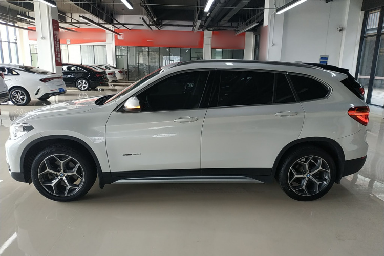 宝马X1 2016款 sDrive18Li 豪华型车身外观4