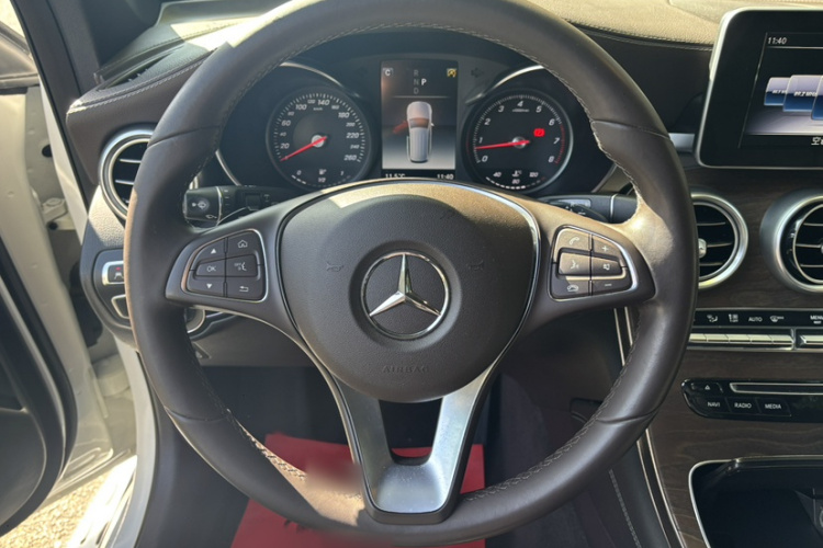 奔驰GLC 2018款 GLC 300 4MATIC 动感型中控内饰7006