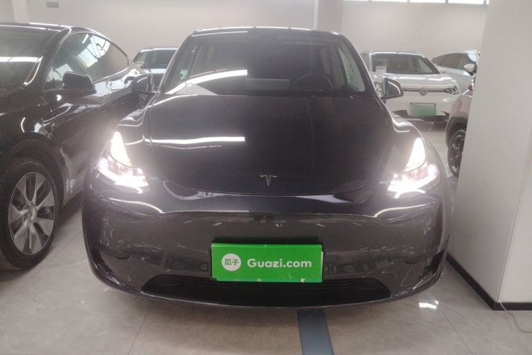 特斯拉 Model Y 2024款 后轮驱动版车身外观2