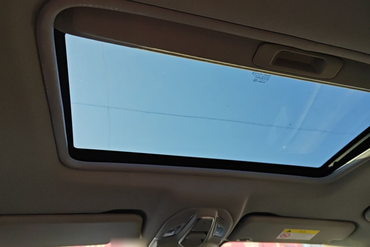 宝骏RC-5 2020款 1.5L 手动智耀豪华型中控内饰22