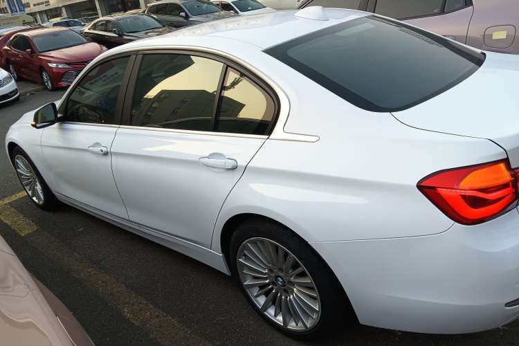 宝马3系 2018款 320Li 时尚型车身外观4