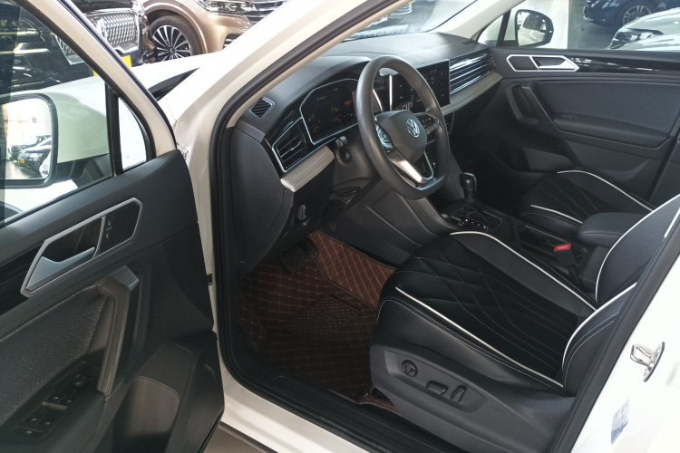 大众 途观L 2022款 330TSI 自动两驱舒享版中控内饰20