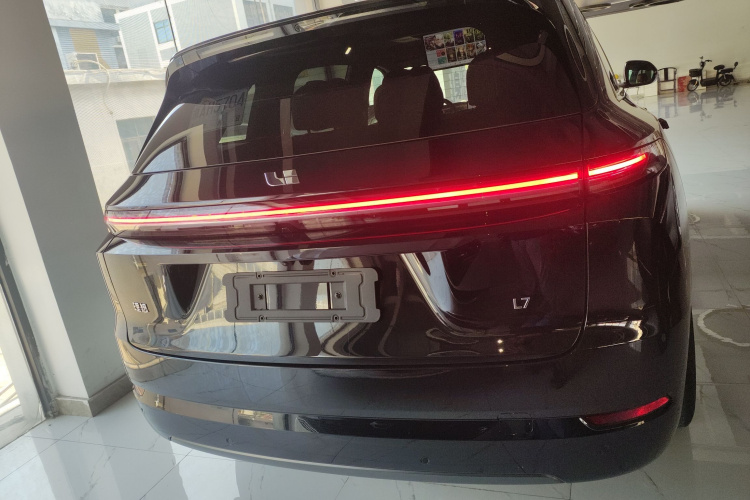 理想汽车 理想L7 2025款 Ultra 智能焕新版车身外观6