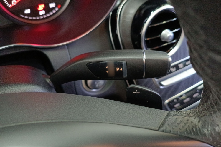 奔驰C级 2018款 C 180 L 动感型运动版局部细节18