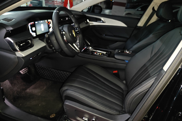 红旗H5 2025款 1.5T DCT玄影版中控内饰20