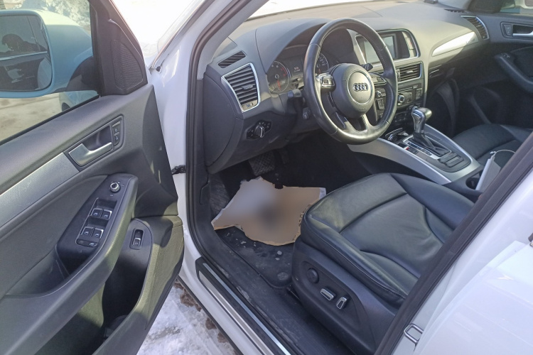 奥迪Q5 2015款 40 TFSI 技术型中控内饰20