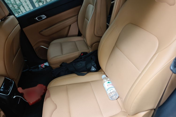 理想汽车 理想ONE 2021款 增程6座版中控内饰7004