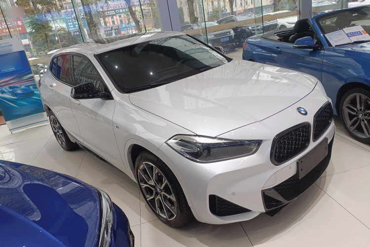 宝马X2 2022款 sDrive25i 曜夜版车身外观3