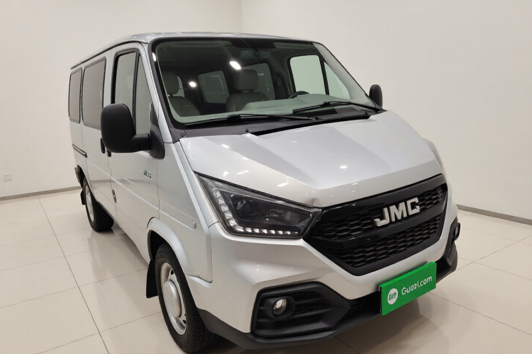 江铃 特顺 2019款 2.8T商运型短轴低顶6座国VI JX493车身外观3