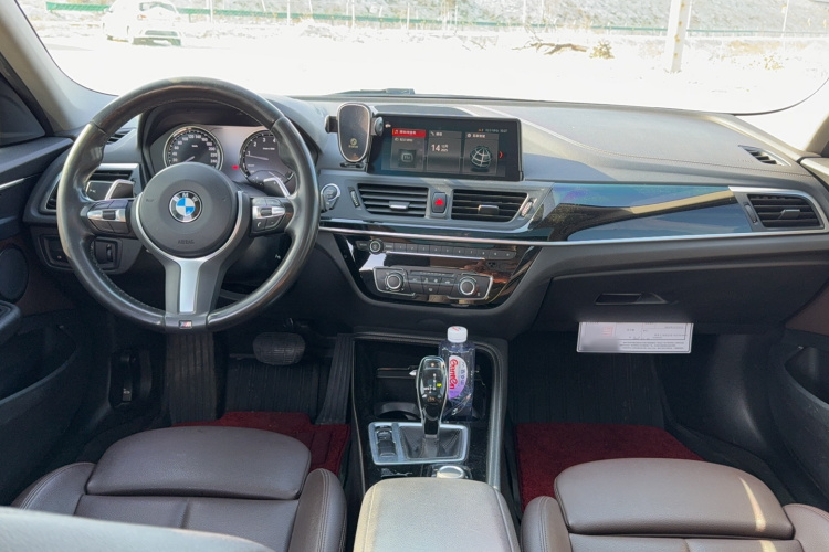 宝马1系 2020款 125i 领先型M运动套装中控内饰7001