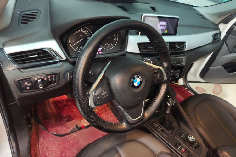 宝马X1 2016款 sDrive18Li 时尚型中控内饰12