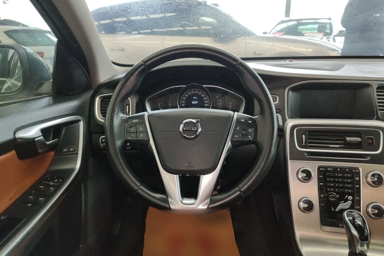 沃尔沃S60 2018款 S60L T3 智进进取版中控内饰13