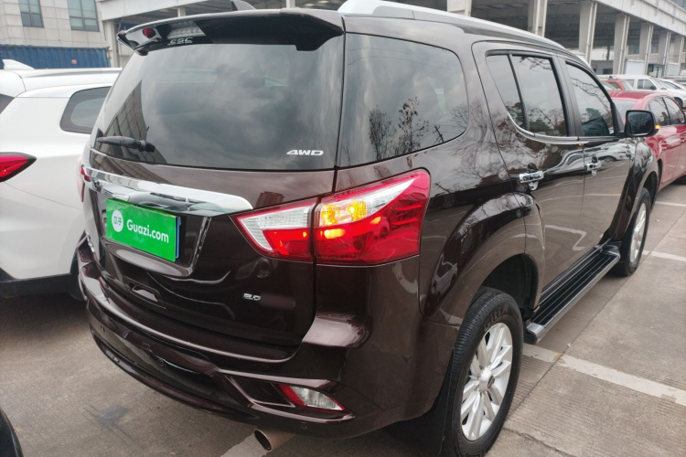 五十铃 mu-X牧游侠 2022款 2.0T 汽油自动四驱劲悦型 5座车身外观7