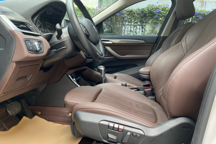 宝马X1 2018款 sDrive18Li 尊享型中控内饰20