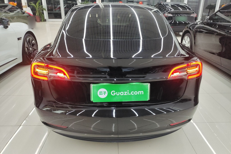 特斯拉 Model 3 2022款 后轮驱动版车身外观6