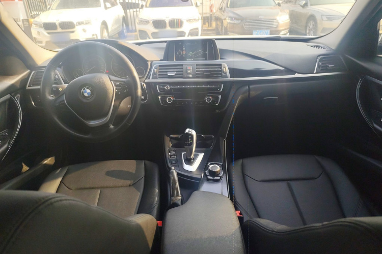 宝马3系 2017款 320Li 时尚型中控内饰12