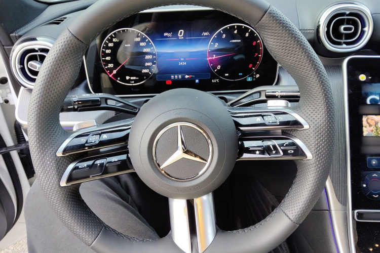 奔驰C级 2025款 改款 C 260 L 皓夜运动版中控内饰13