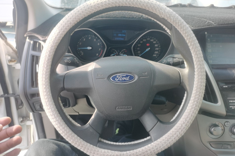 福特 福克斯 2012款 三厢 1.6L 手动舒适型中控内饰13