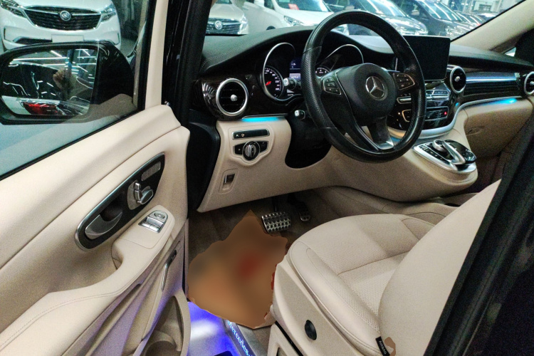 奔驰V级 2018款 V 260 尊贵版 国VI中控内饰20