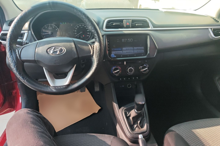 现代 瑞纳 2017款 1.4L 手动焕彩版 国V中控内饰12