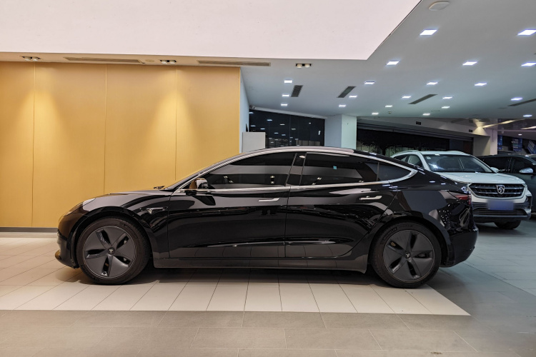 特斯拉 Model 3 2020款 标准续航后驱升级版车身外观6004
