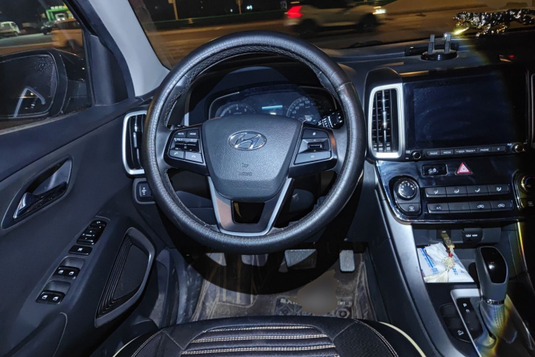 北京现代ix35 2019款 2.0L 自动两驱智勇·畅享版 国VI中控内饰13